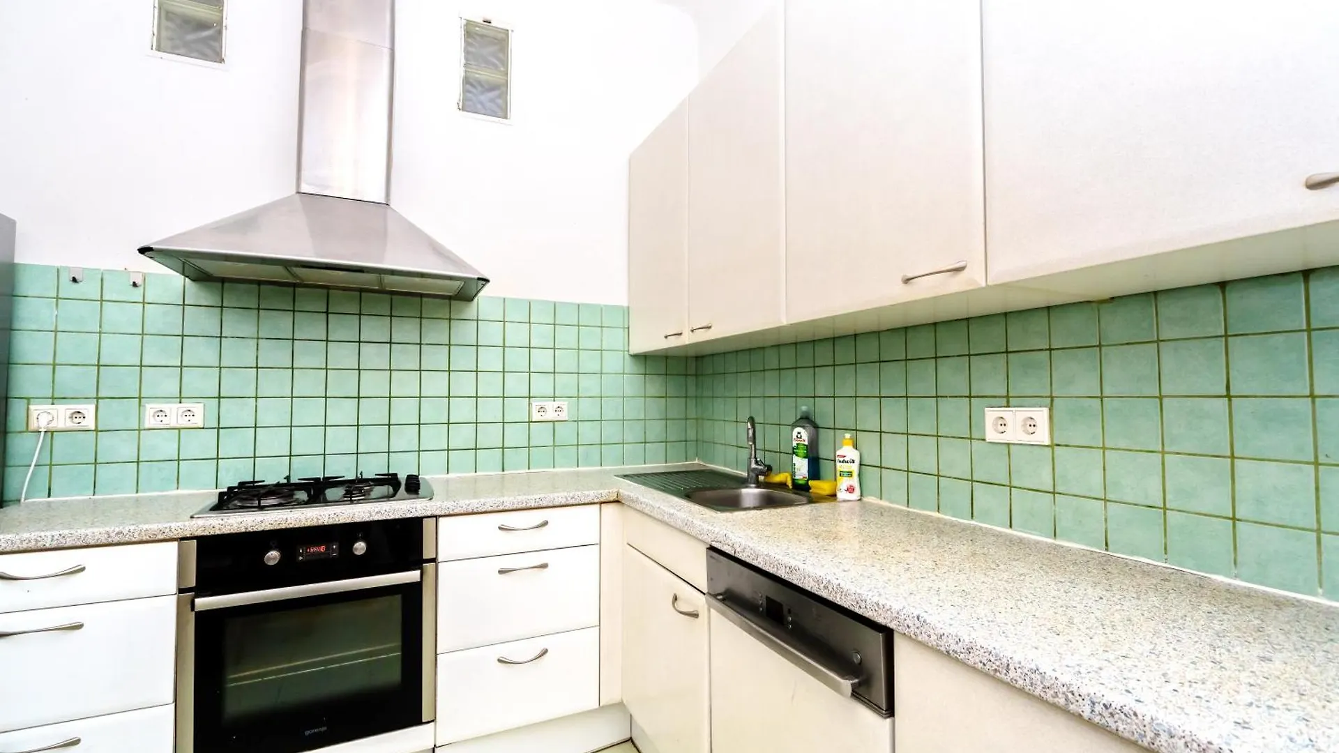 Homestay Family Rooms - 7 Minutes To Schoenbrunn Palace Vienna