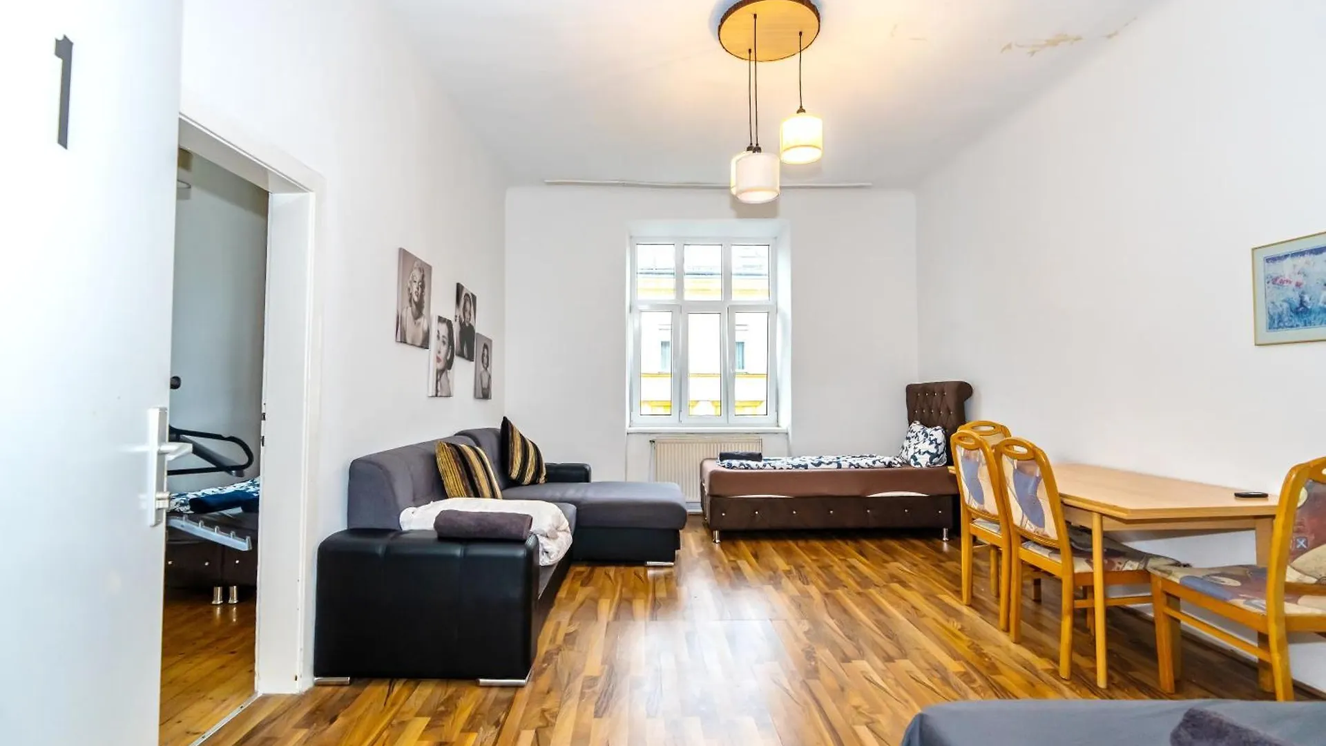 Homestay Family Rooms - 7 Minutes To Schoenbrunn Palace Vienna Austria