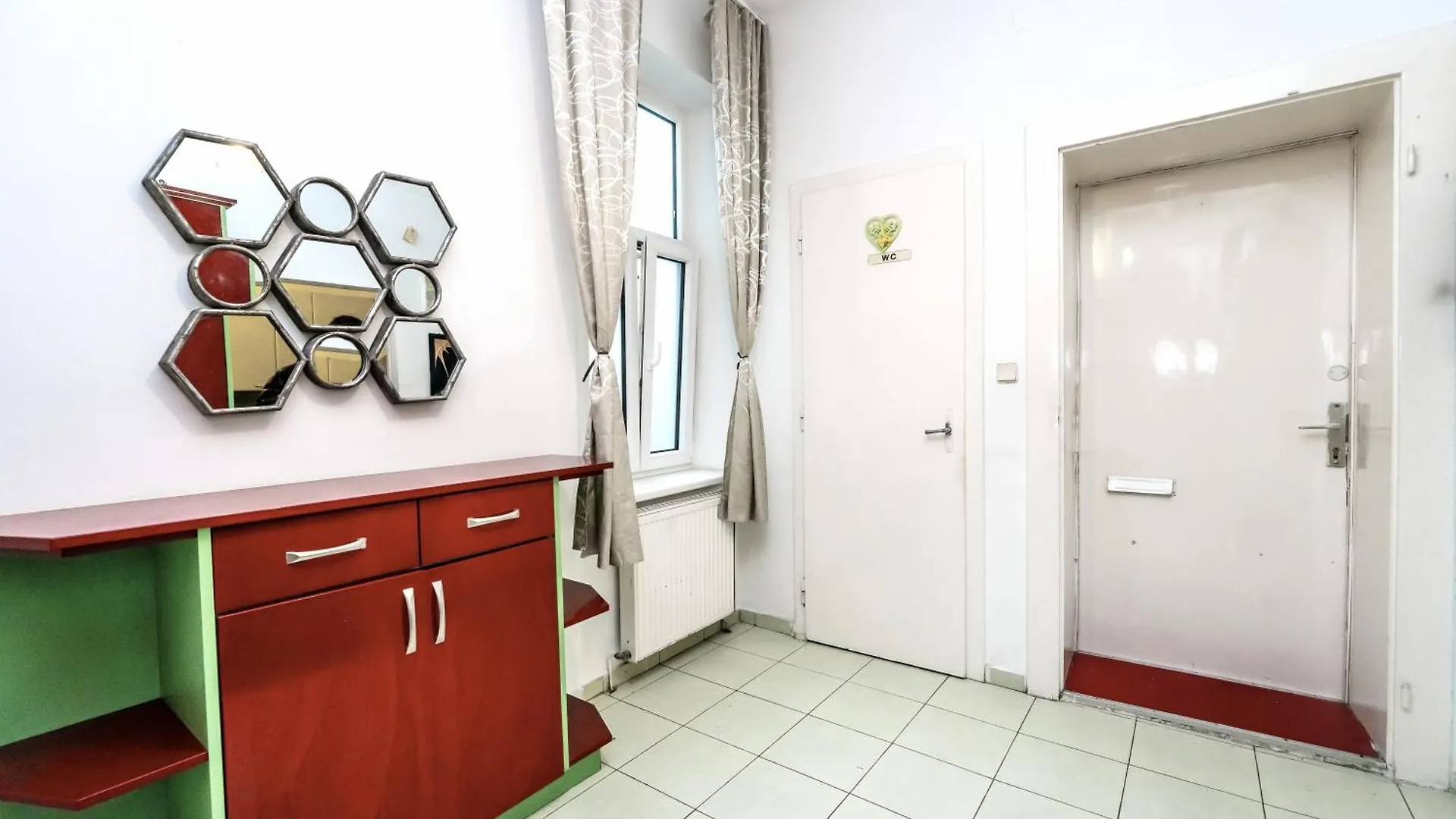 Family Rooms - 7 Minutes To Schoenbrunn Palace Vienna 0*,  Austria