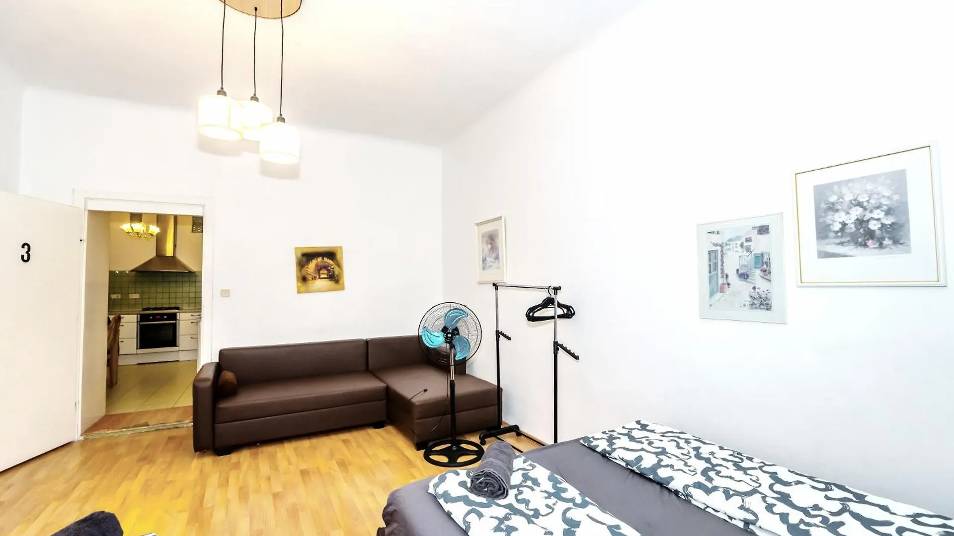 Homestay Family Rooms - 7 Minutes To Schoenbrunn Palace Vienna