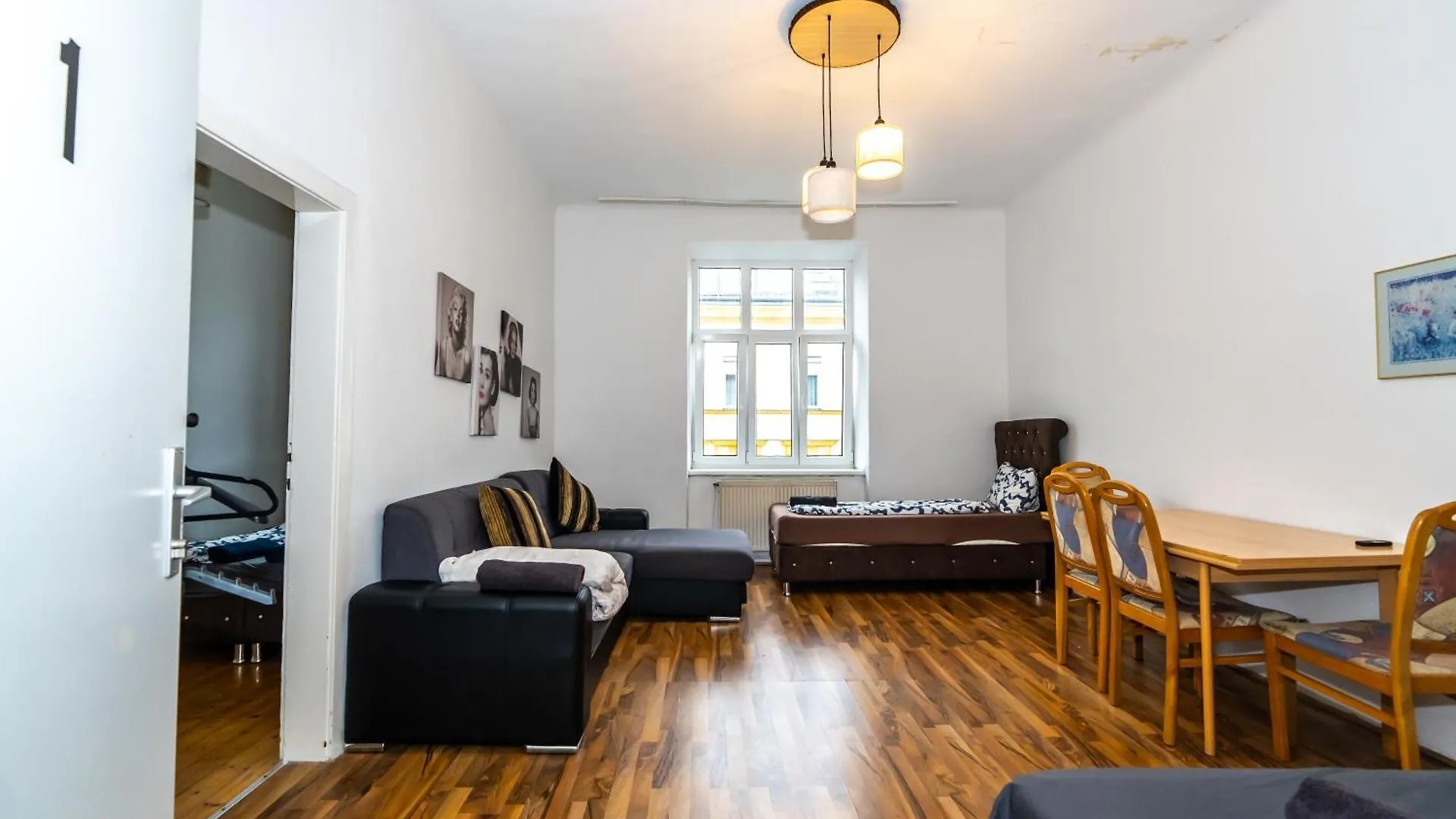 Homestay Family Rooms - 7 Minutes To Schoenbrunn Palace Vienna Austria