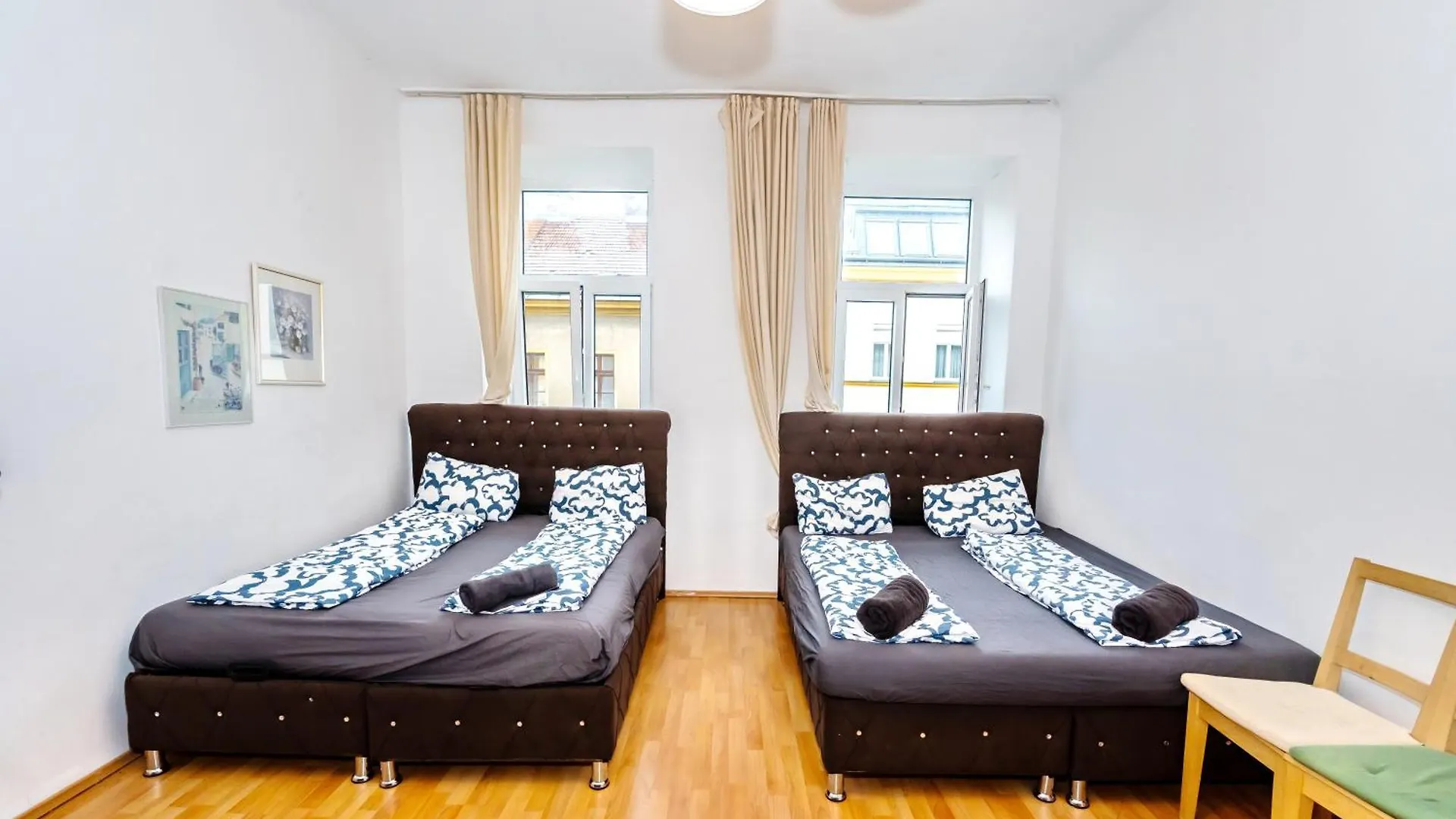 Homestay Family Rooms - 7 Minutes To Schoenbrunn Palace Vienna Austria