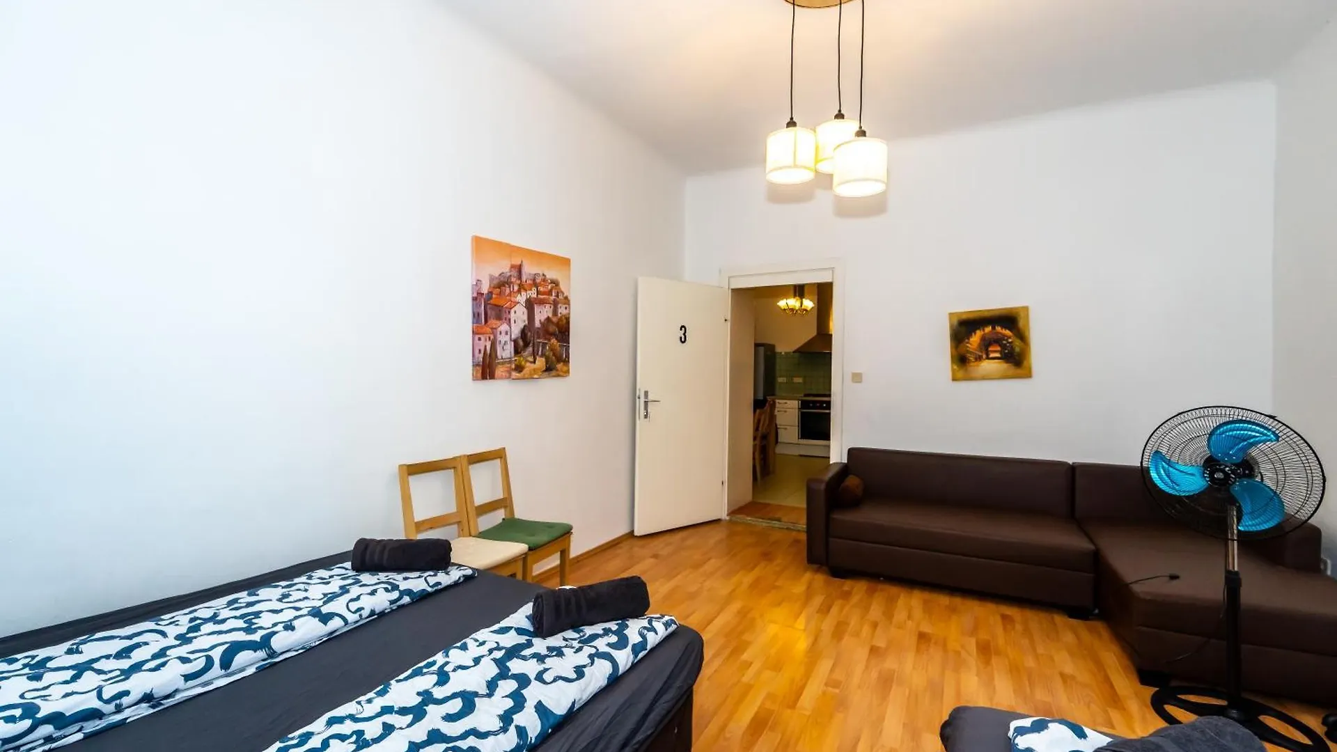 Homestay Family Rooms - 7 Minutes To Schoenbrunn Palace Vienna